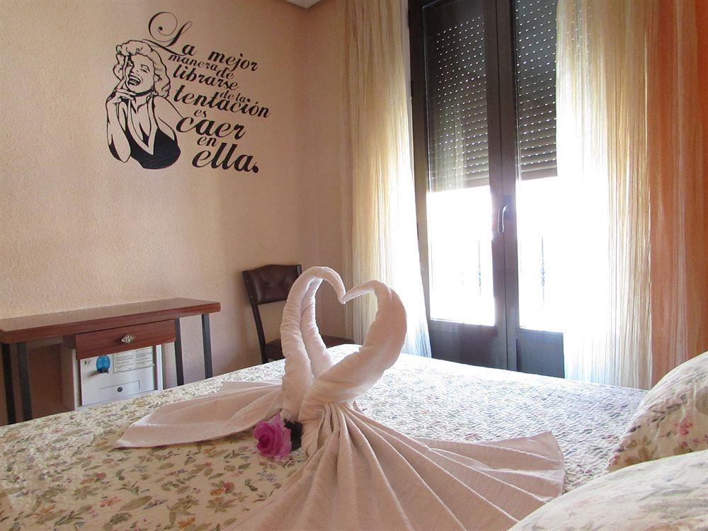 Hostal Rober Madrid Exterior foto