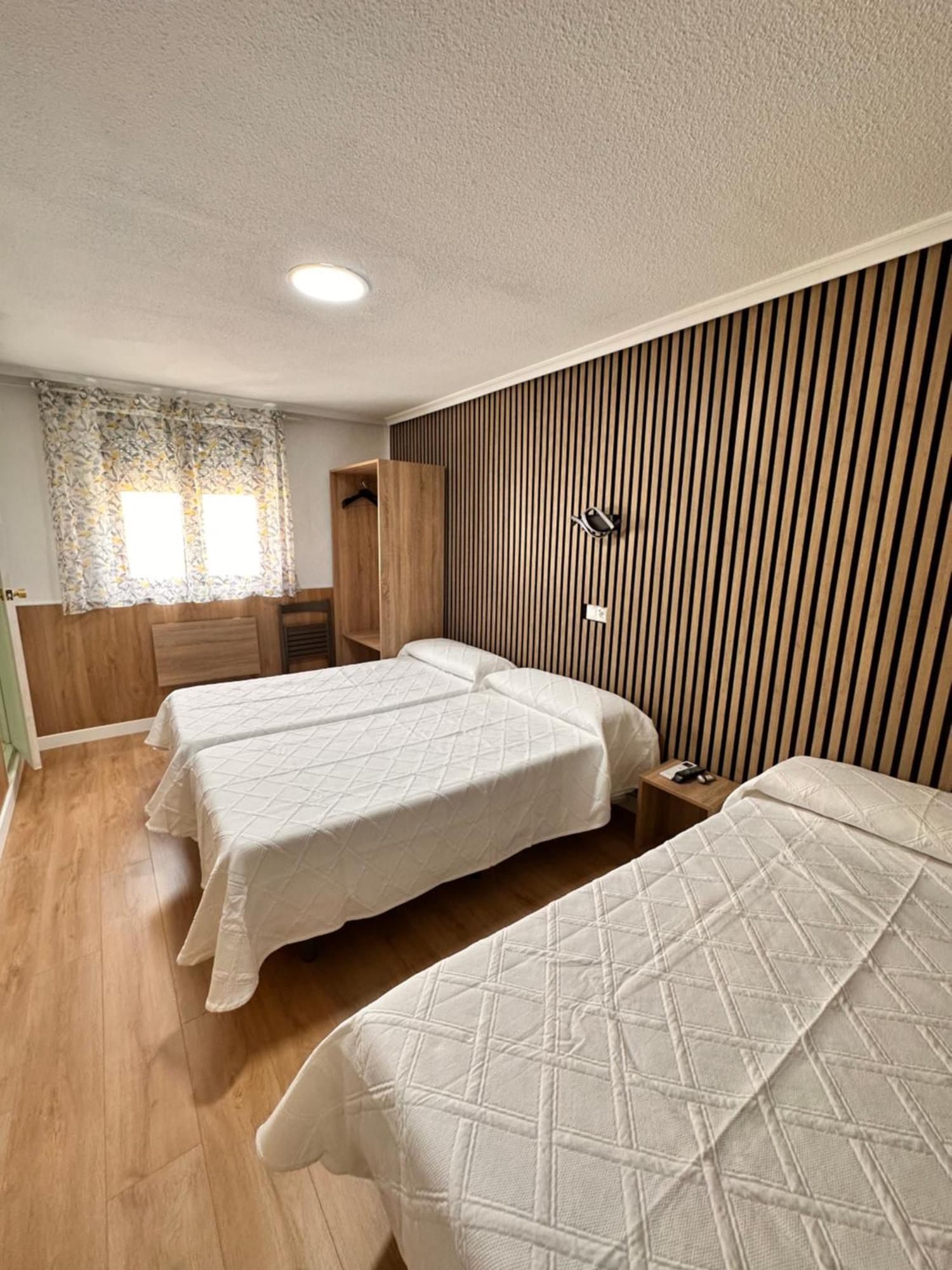 Hostal Rober Madrid Exterior foto