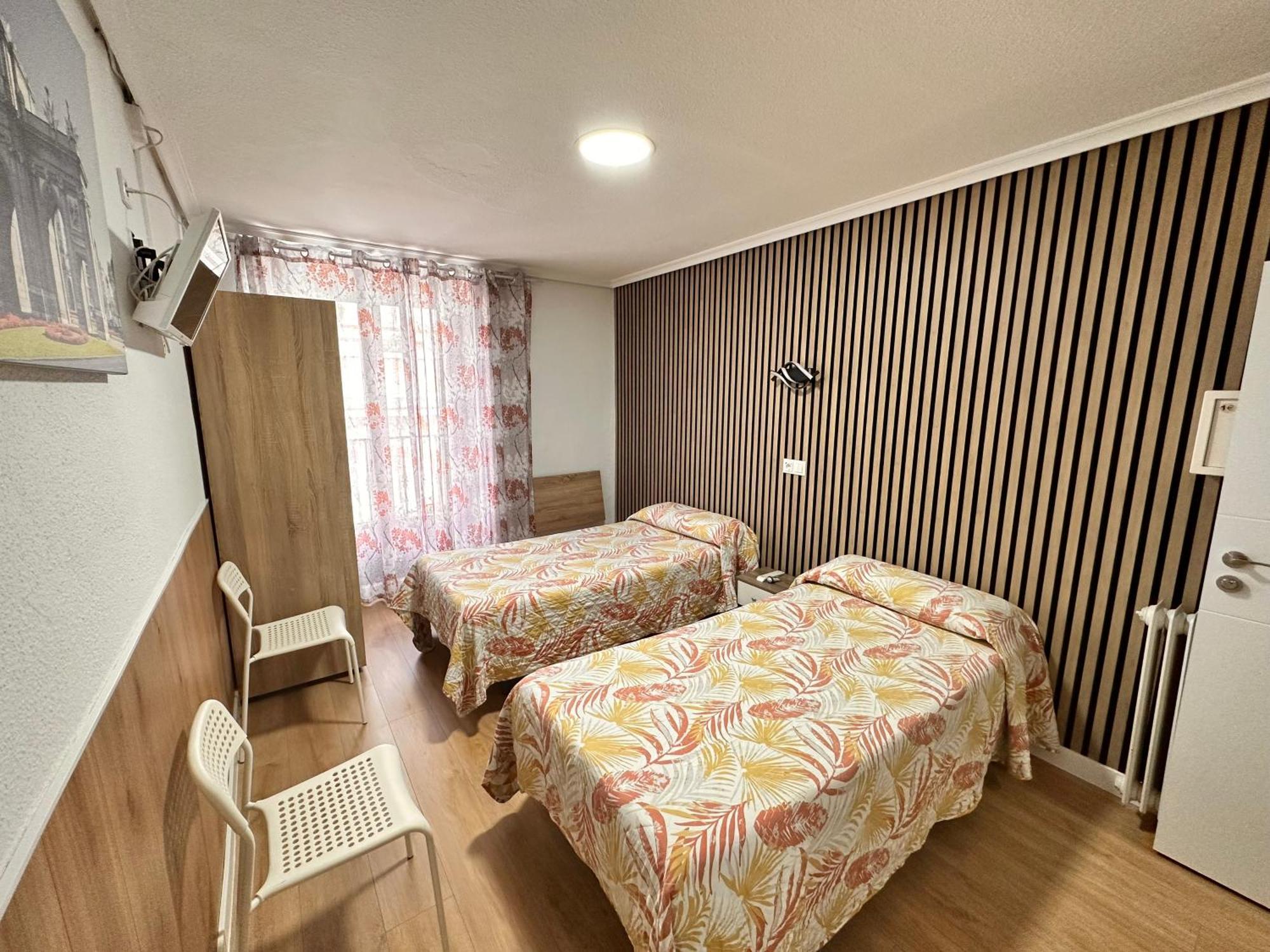 Hostal Rober Madrid Exterior foto